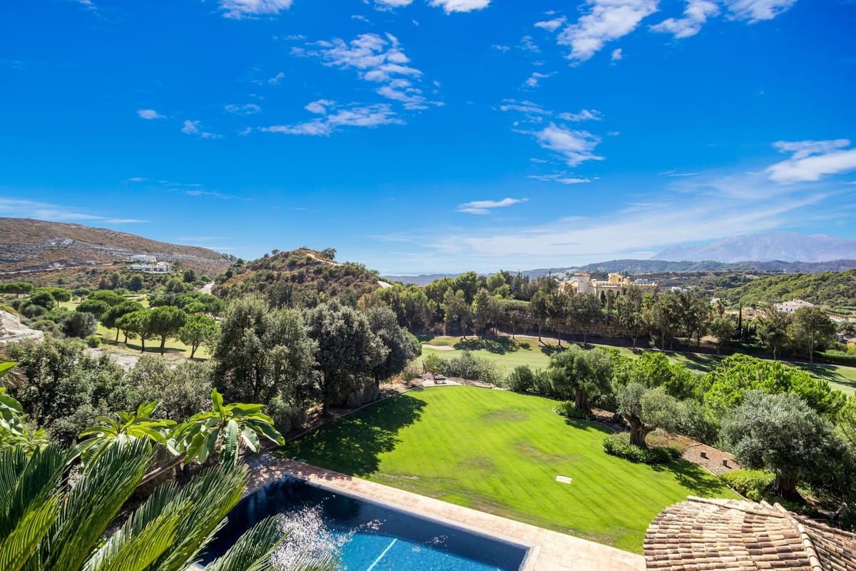4 bedroom Villa for sale in Benahavis with pool garage - € 3,250,000 (Ref: 7601853)
