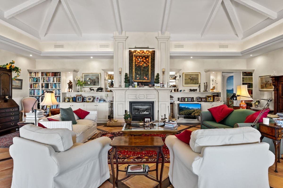 4 bedroom Villa for sale in Benahavis with pool garage - € 3,250,000 (Ref: 7601853)