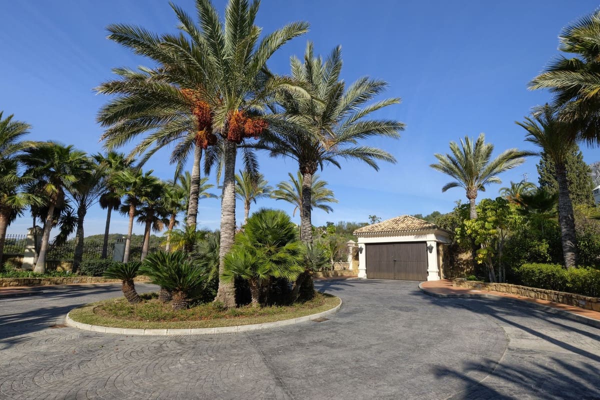 5 bedroom Villa for sale in Marbella with pool garage - € 4,900,000 (Ref: 7617146)