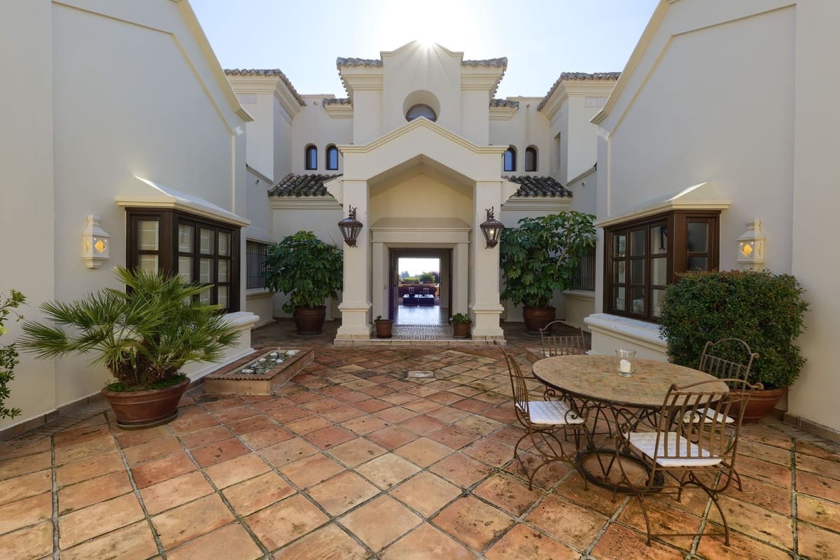 5 bedroom Villa for sale in Marbella with pool garage - € 4,900,000 (Ref: 7617146)
