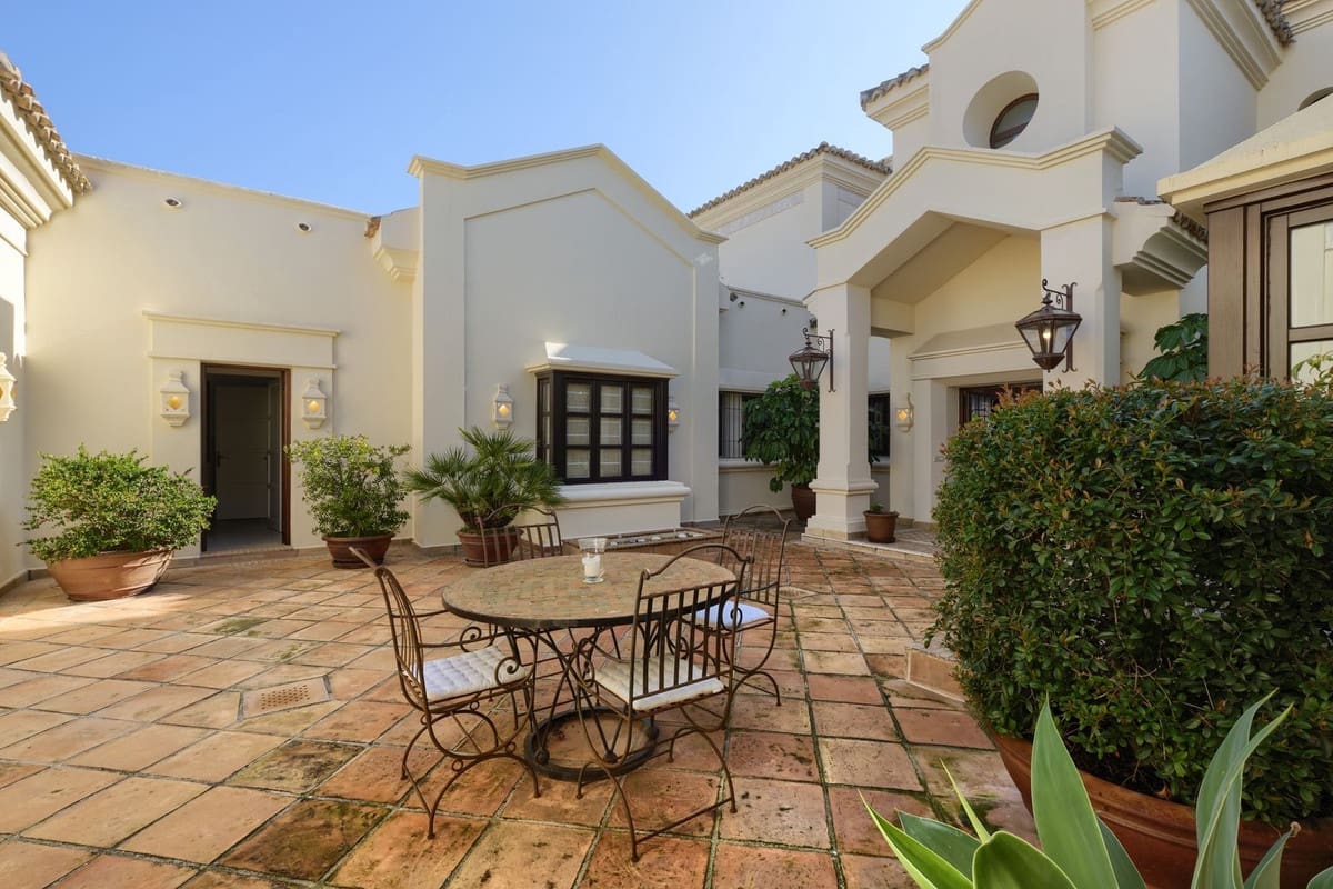 5 bedroom Villa for sale in Marbella with pool garage - € 4,900,000 (Ref: 7617146)