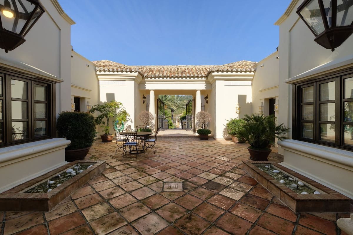5 bedroom Villa for sale in Marbella with pool garage - € 4,900,000 (Ref: 7617146)