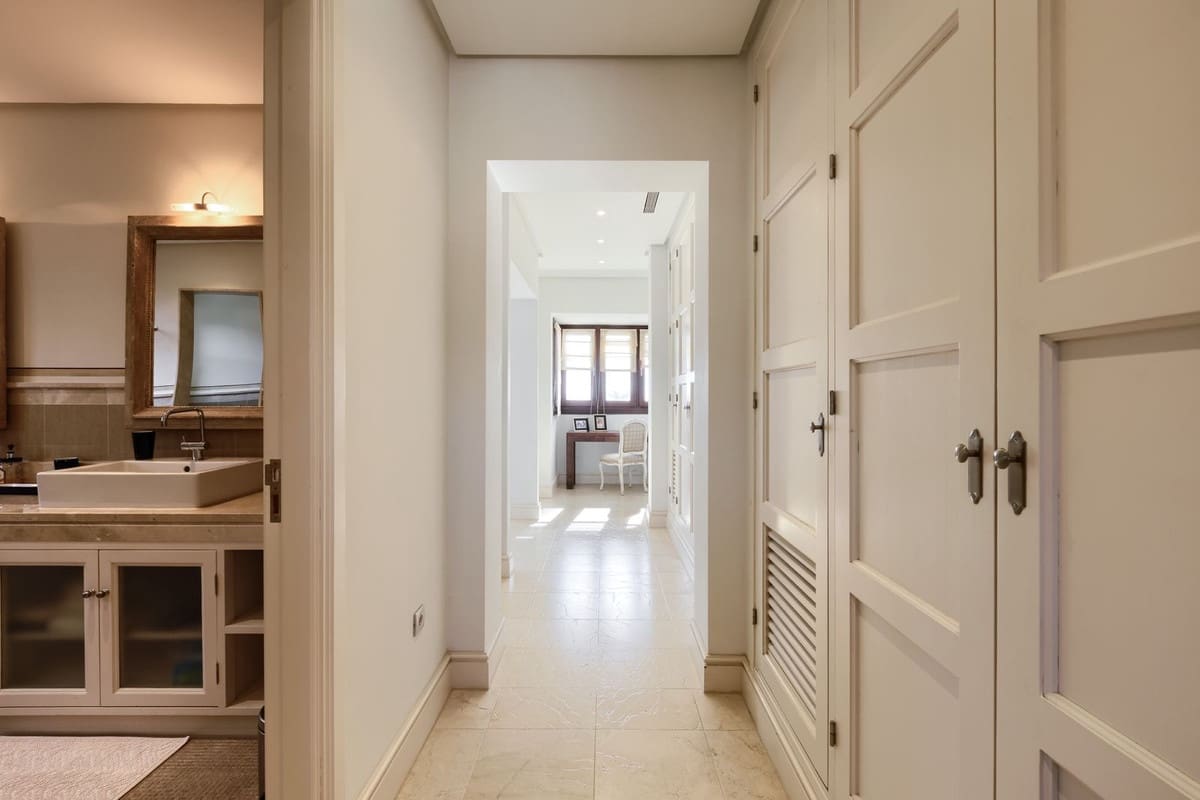 5 bedroom Villa for sale in Marbella with pool garage - € 4,900,000 (Ref: 7617146)