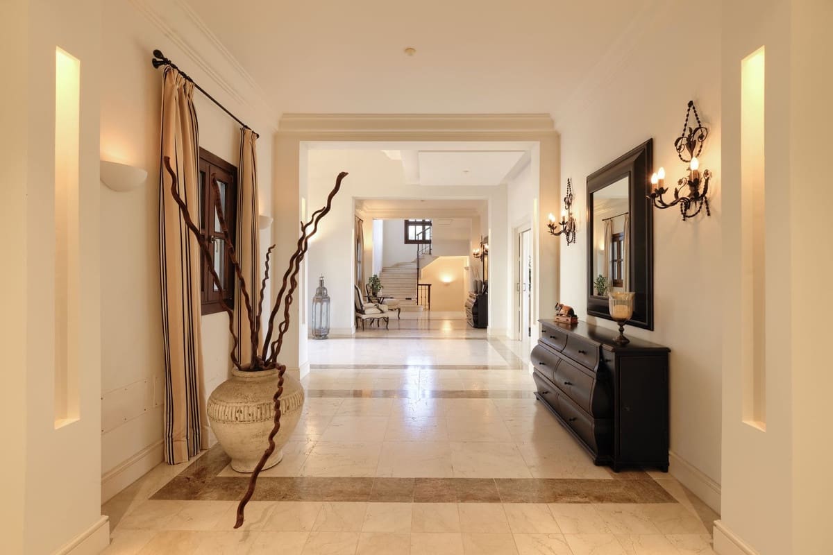 5 bedroom Villa for sale in Marbella with pool garage - € 4,900,000 (Ref: 7617146)