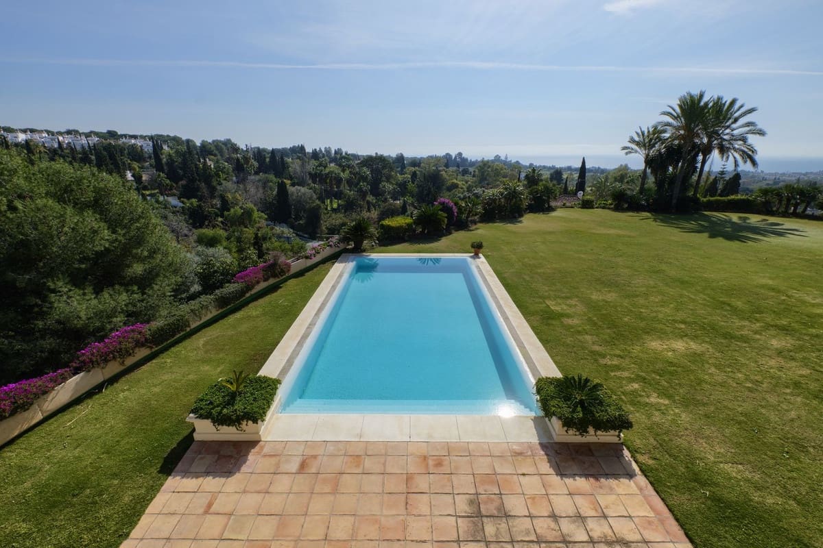 5 bedroom Villa for sale in Marbella with pool garage - € 4,900,000 (Ref: 7617146)