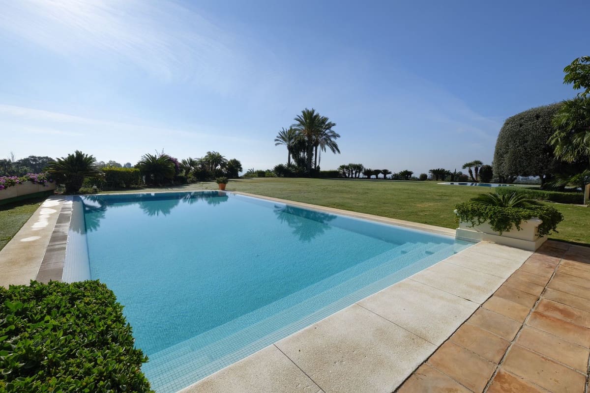 5 bedroom Villa for sale in Marbella with pool garage - € 4,900,000 (Ref: 7617146)