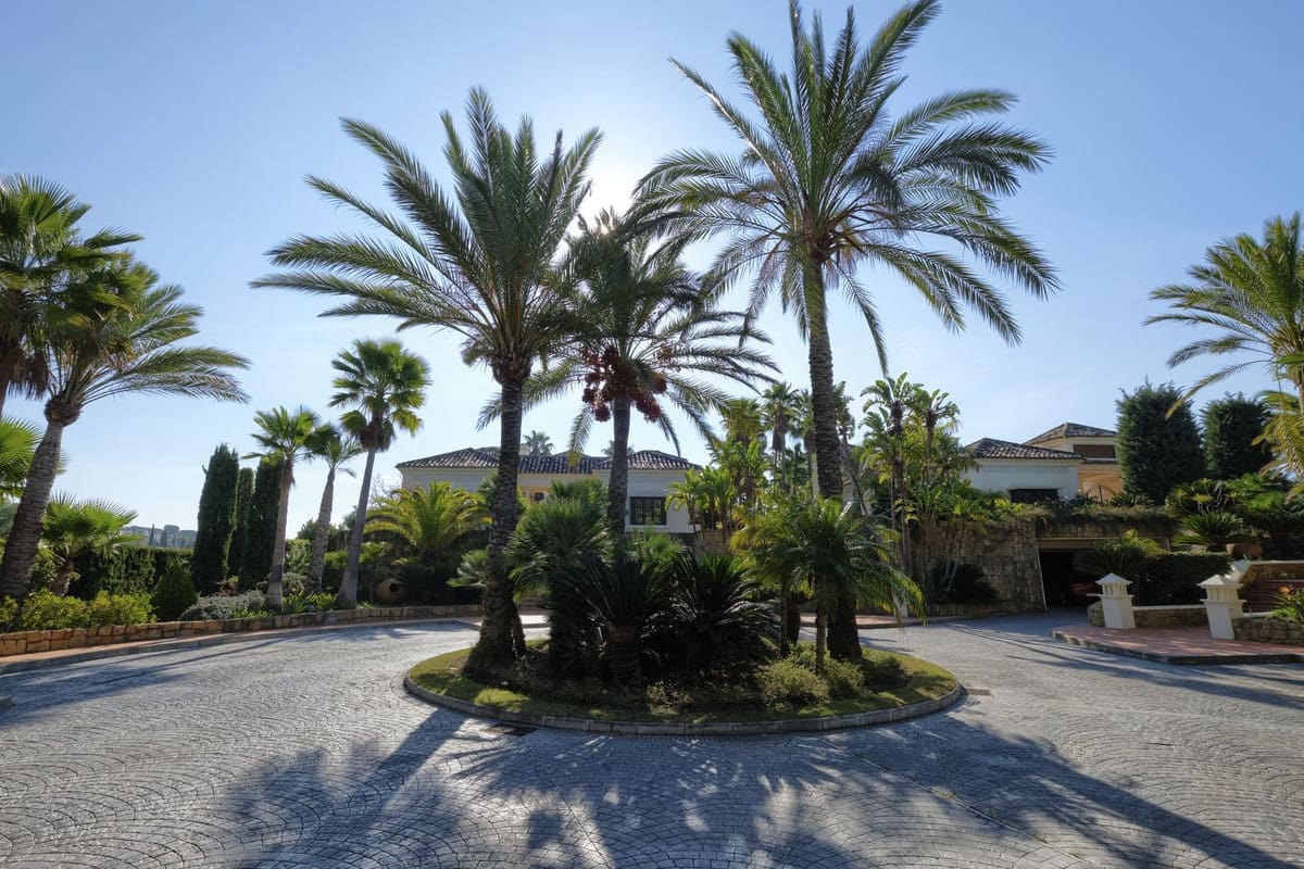 5 makuuhuone Huvila myytävänä paikassa Marbella mukana uima-altaan 
autotalli - 4 900 000 € (Ref: 7617146)