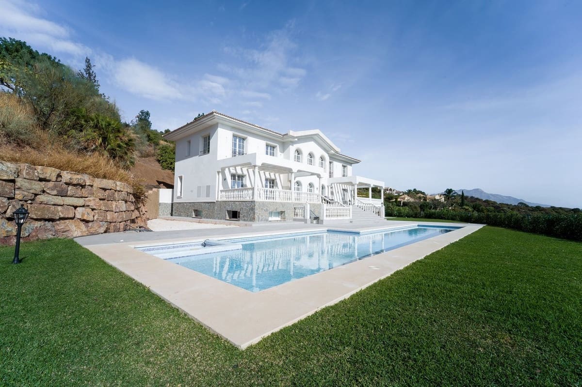6 bedroom Villa for sale in Benahavis with pool garage - € 3,700,000 (Ref: 7683901)