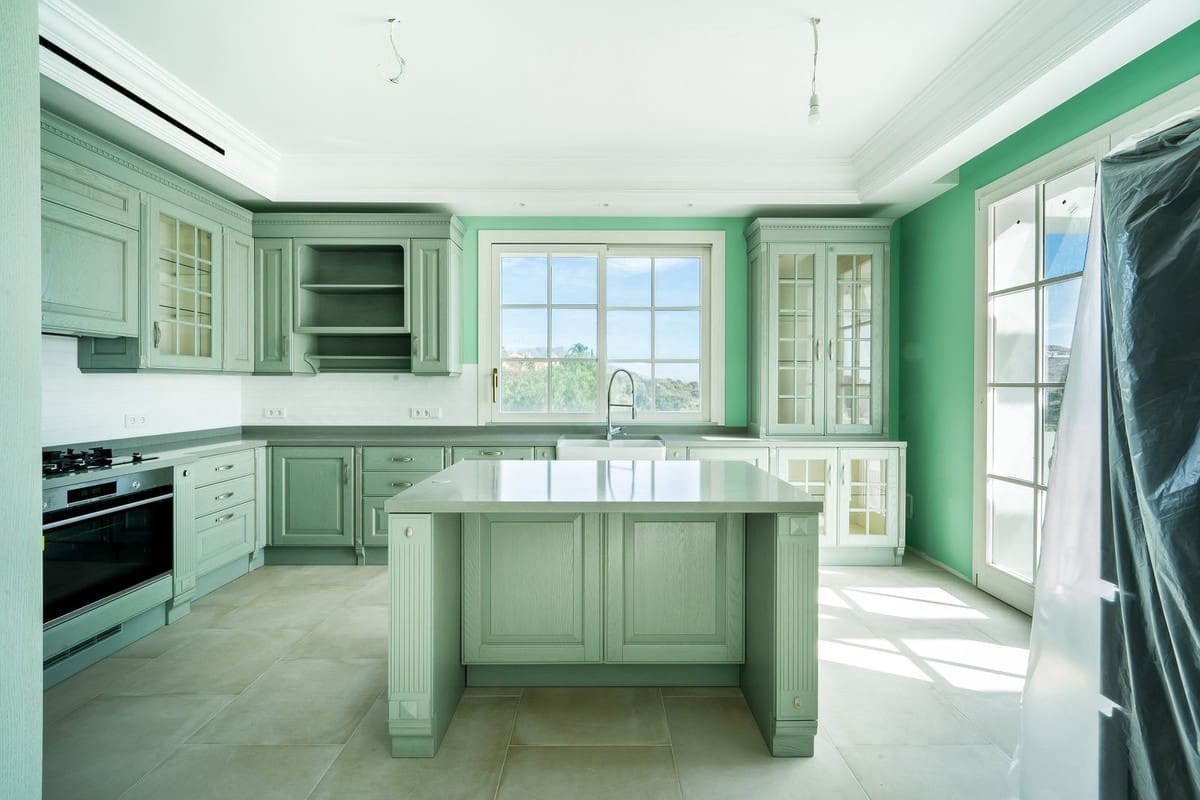 6 bedroom Villa for sale in Benahavis with pool garage - € 3,700,000 (Ref: 7683901)