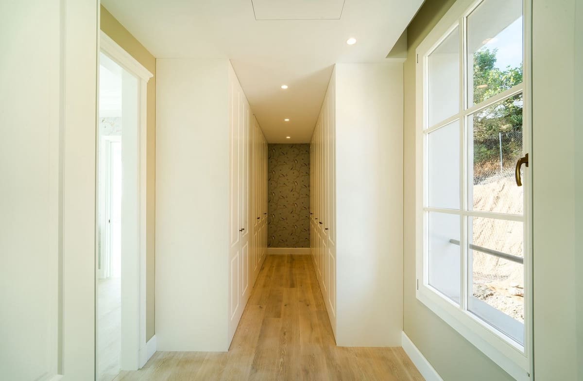 6 bedroom Villa for sale in Benahavis with pool garage - € 3,700,000 (Ref: 7683901)