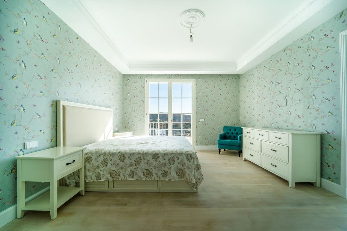 6 bedroom Villa for sale in Benahavis with pool garage - € 3,700,000 (Ref: 7683901)