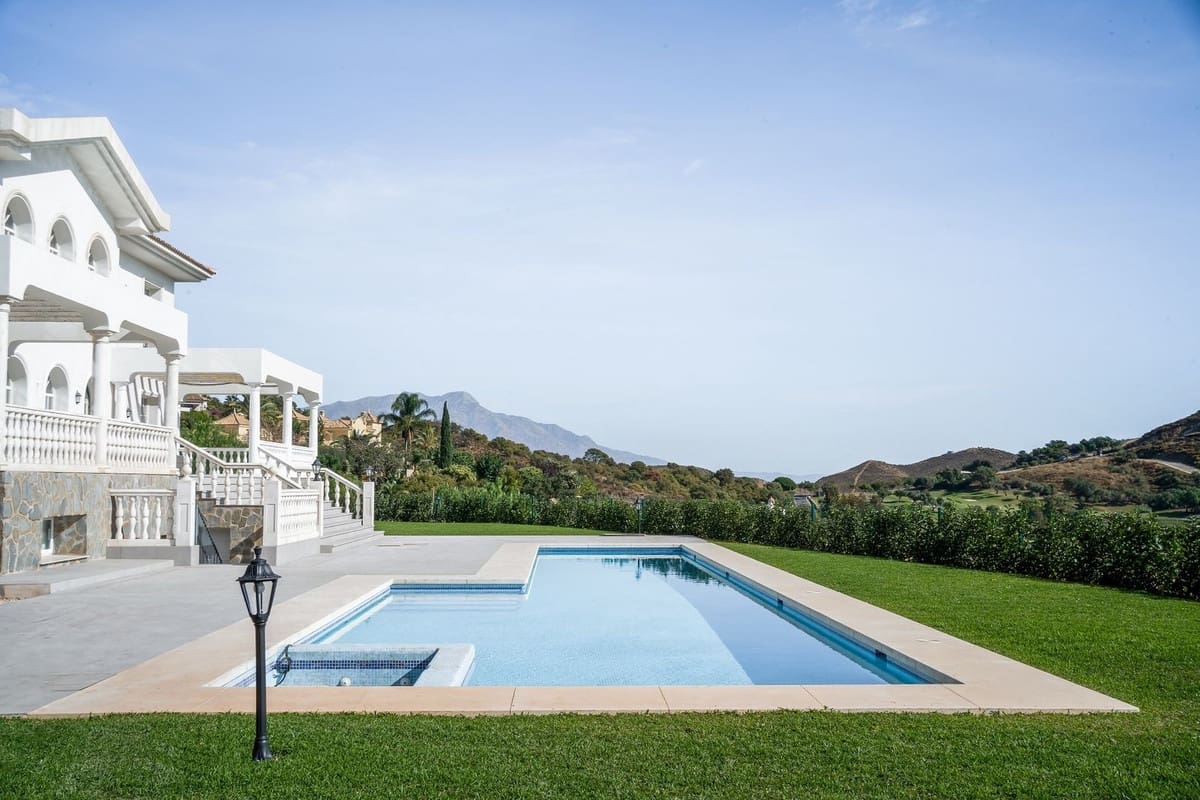 6 bedroom Villa for sale in Benahavis with pool garage - € 3,700,000 (Ref: 7683901)