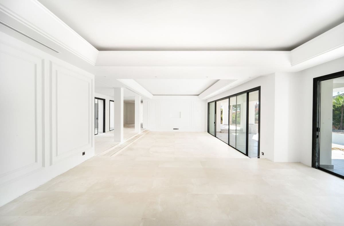 6 bedroom Villa for sale in Marbella with pool - € 8,500,000 (Ref: 7683902)