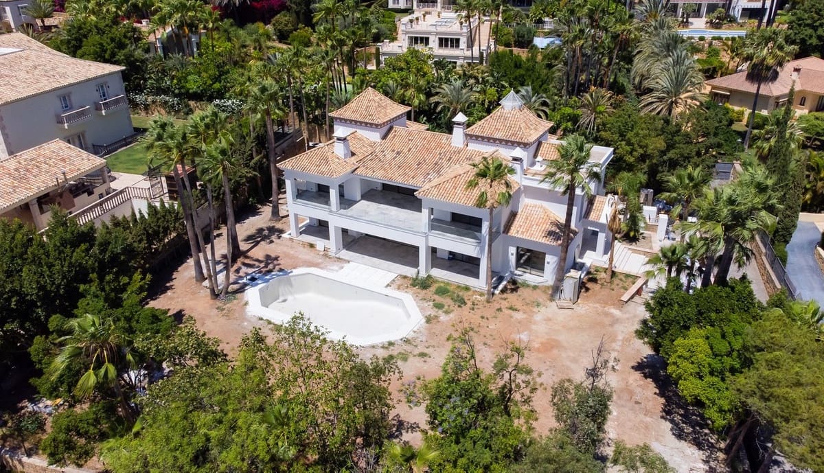6 bedroom Villa for sale in Marbella with pool - € 8,500,000 (Ref: 7683902)