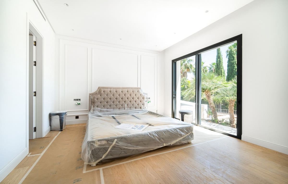 6 bedroom Villa for sale in Marbella with pool - € 8,500,000 (Ref: 7683902)