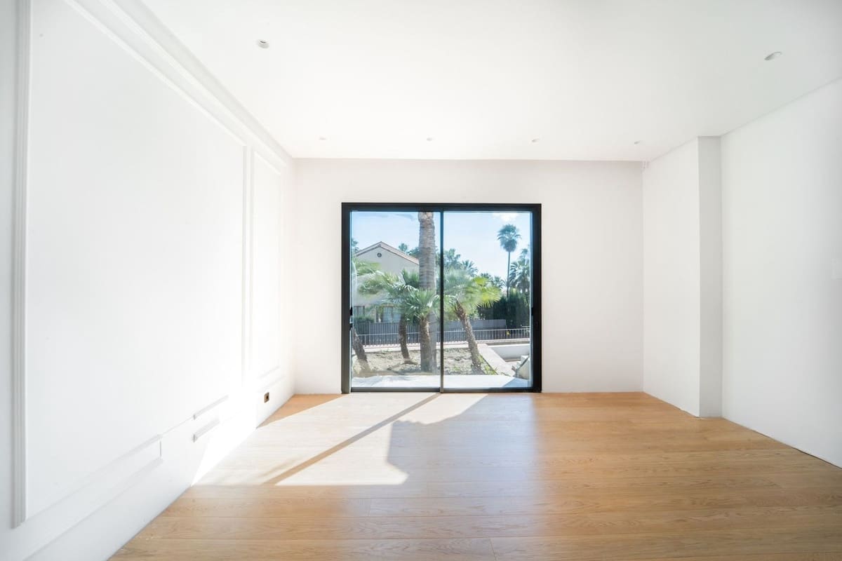 6 bedroom Villa for sale in Marbella with pool - € 8,500,000 (Ref: 7683902)