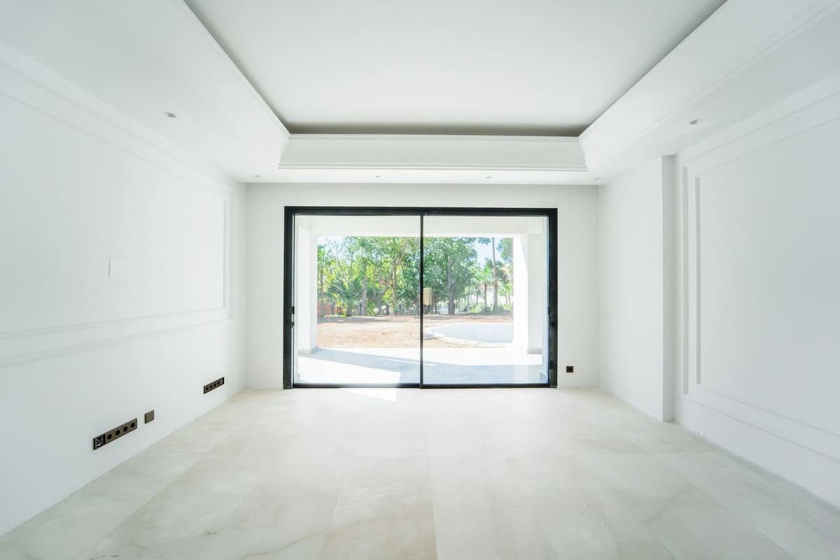 6 bedroom Villa for sale in Marbella with pool - € 8,500,000 (Ref: 7683902)