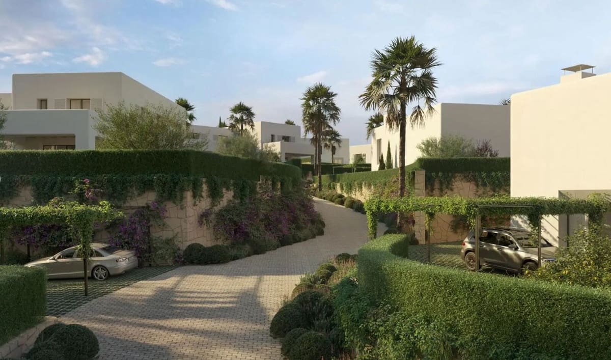 4 soverom Kjedet enebolig til salgs i Sotogrande med svømmebasseng garasje - € 1 105 000 (Ref: 7735357)