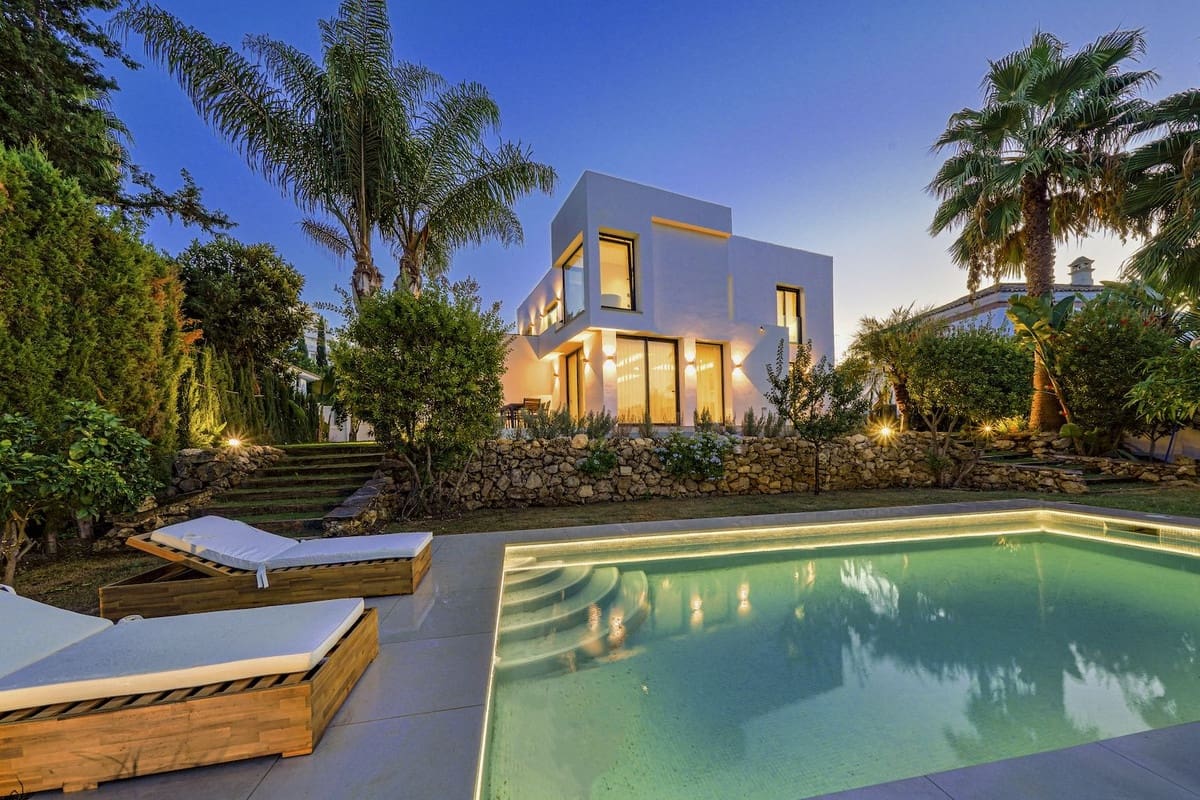 5 bedroom Villa for sale in Nueva Andalucia with pool garage - € 3,400,000 (Ref: 7834457)