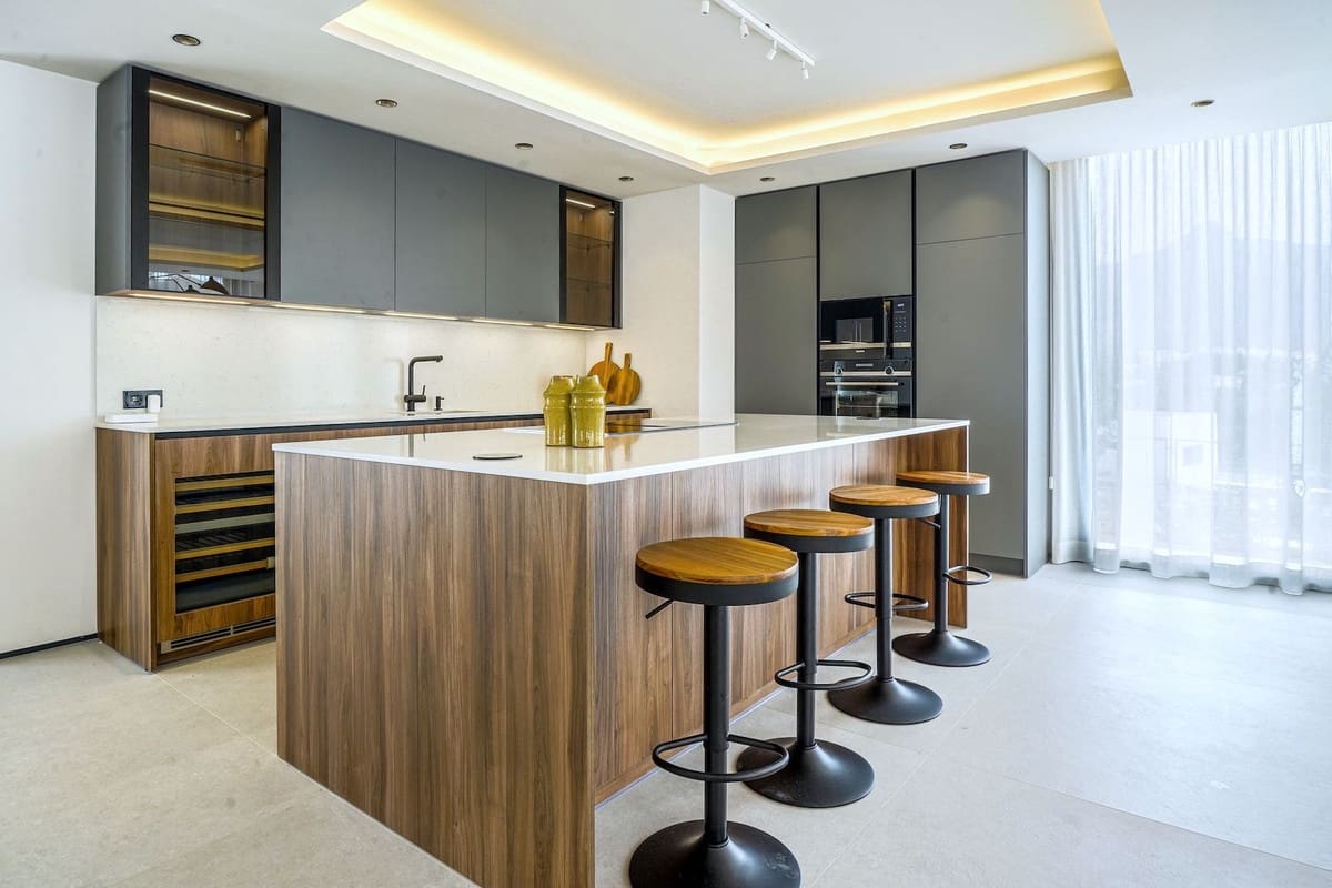 5 bedroom Villa for sale in Nueva Andalucia with pool garage - € 3,400,000 (Ref: 7834457)