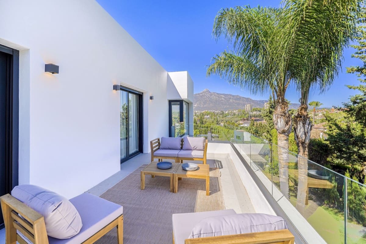 5 bedroom Villa for sale in Nueva Andalucia with pool garage - € 3,400,000 (Ref: 7834457)