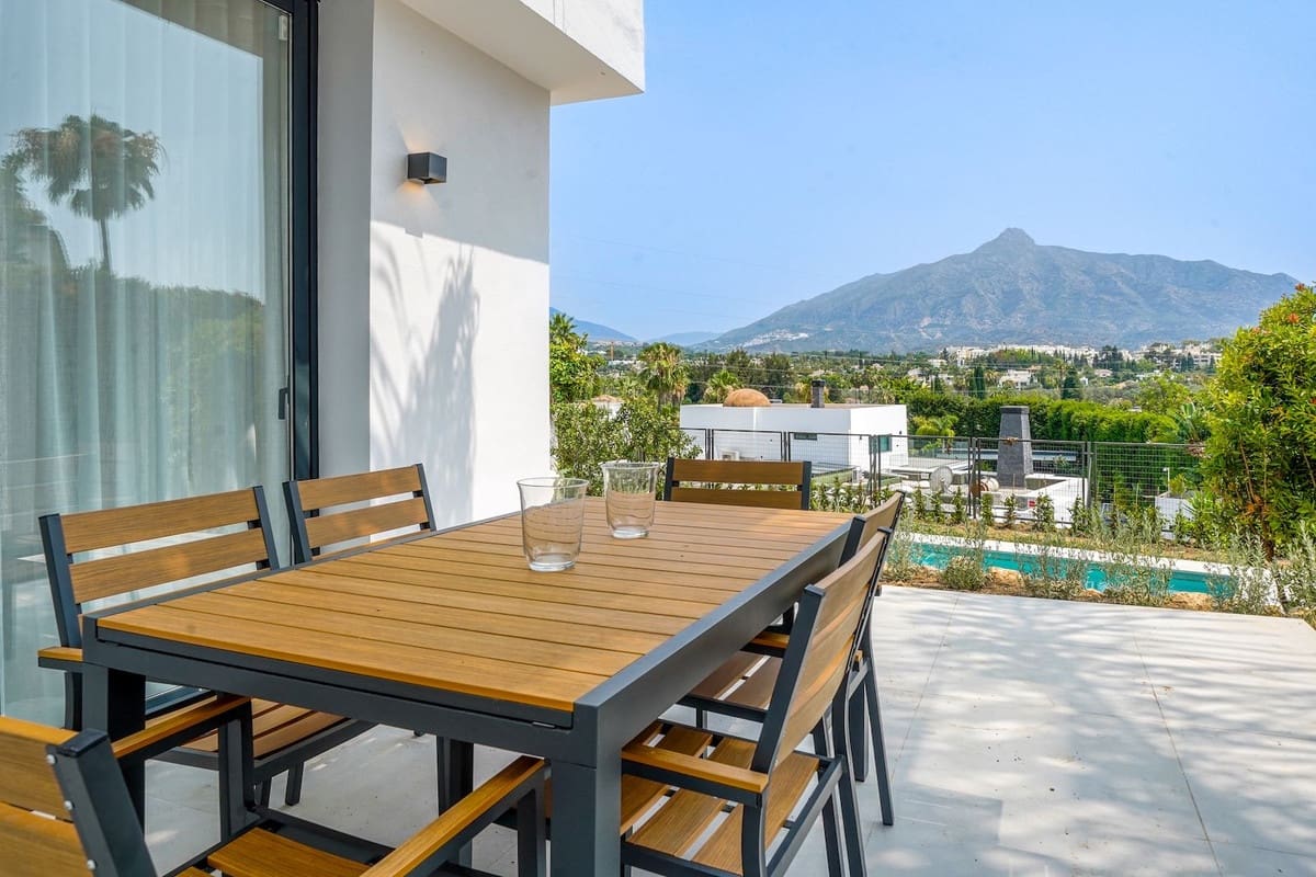 5 bedroom Villa for sale in Nueva Andalucia with pool garage - € 3,400,000 (Ref: 7834457)