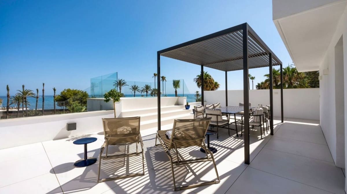 6 bedroom Villa for sale in San Pedro de Alcantara with pool garage - € 4,995,000 (Ref: 7834458)