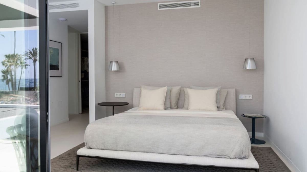 6 bedroom Villa for sale in San Pedro de Alcantara with pool garage - € 4,995,000 (Ref: 7834458)