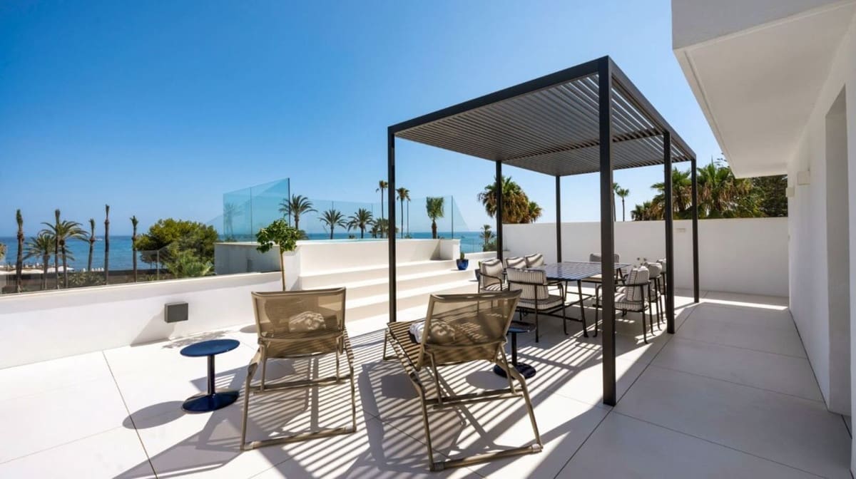 6 bedroom Villa for sale in San Pedro de Alcantara with pool garage - € 4,995,000 (Ref: 7834458)