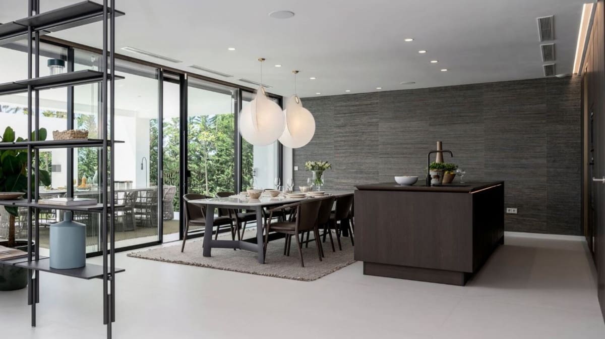 6 bedroom Villa for sale in San Pedro de Alcantara with pool garage - € 4,995,000 (Ref: 7834458)