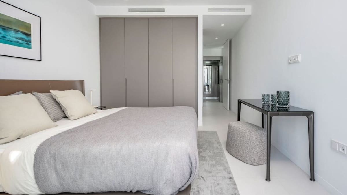 6 bedroom Villa for sale in San Pedro de Alcantara with pool garage - € 4,995,000 (Ref: 7834458)