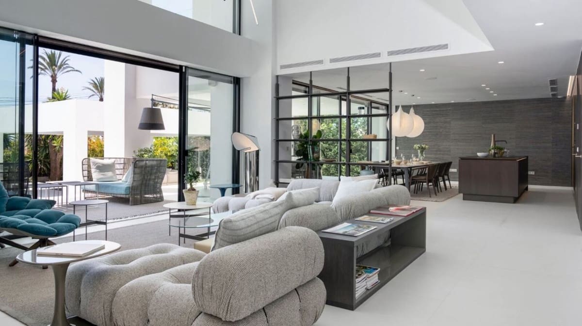 6 bedroom Villa for sale in San Pedro de Alcantara with pool garage - € 4,995,000 (Ref: 7834458)