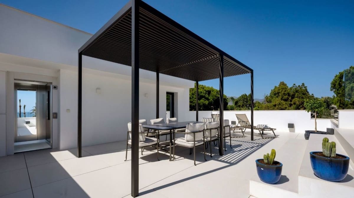 6 bedroom Villa for sale in San Pedro de Alcantara with pool garage - € 4,995,000 (Ref: 7834458)