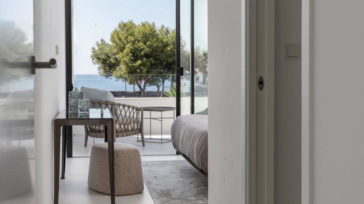 6 bedroom Villa for sale in San Pedro de Alcantara with pool garage - € 4,995,000 (Ref: 7834458)