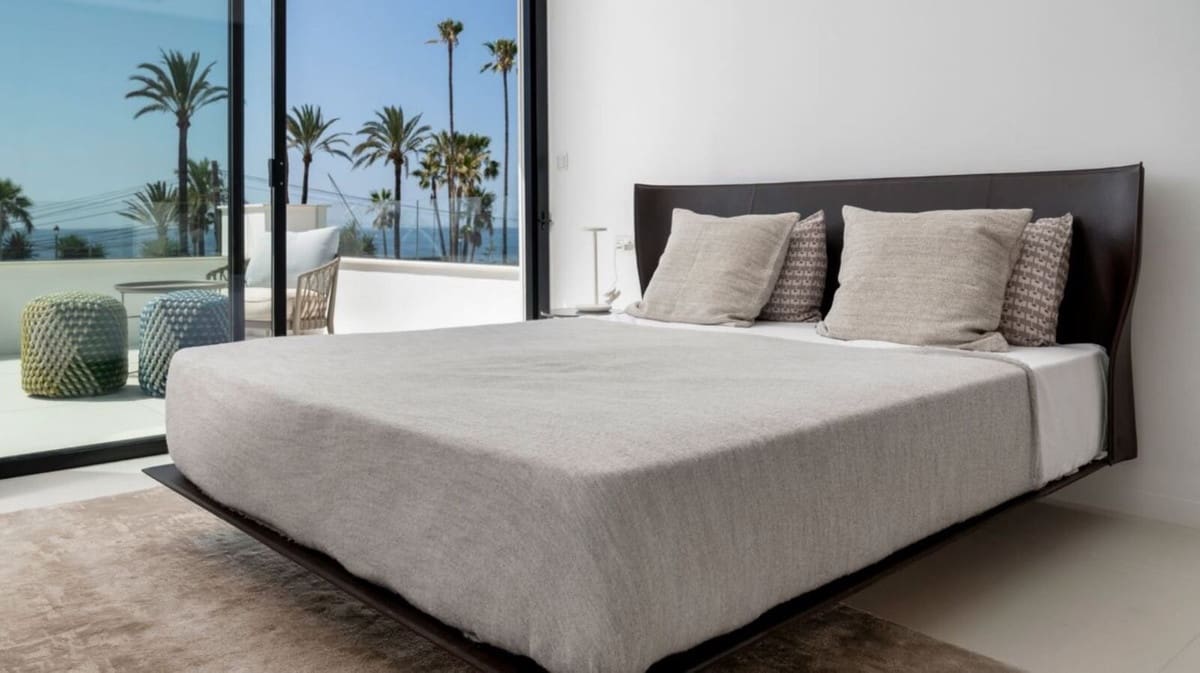 6 bedroom Villa for sale in San Pedro de Alcantara with pool garage - € 4,995,000 (Ref: 7834458)