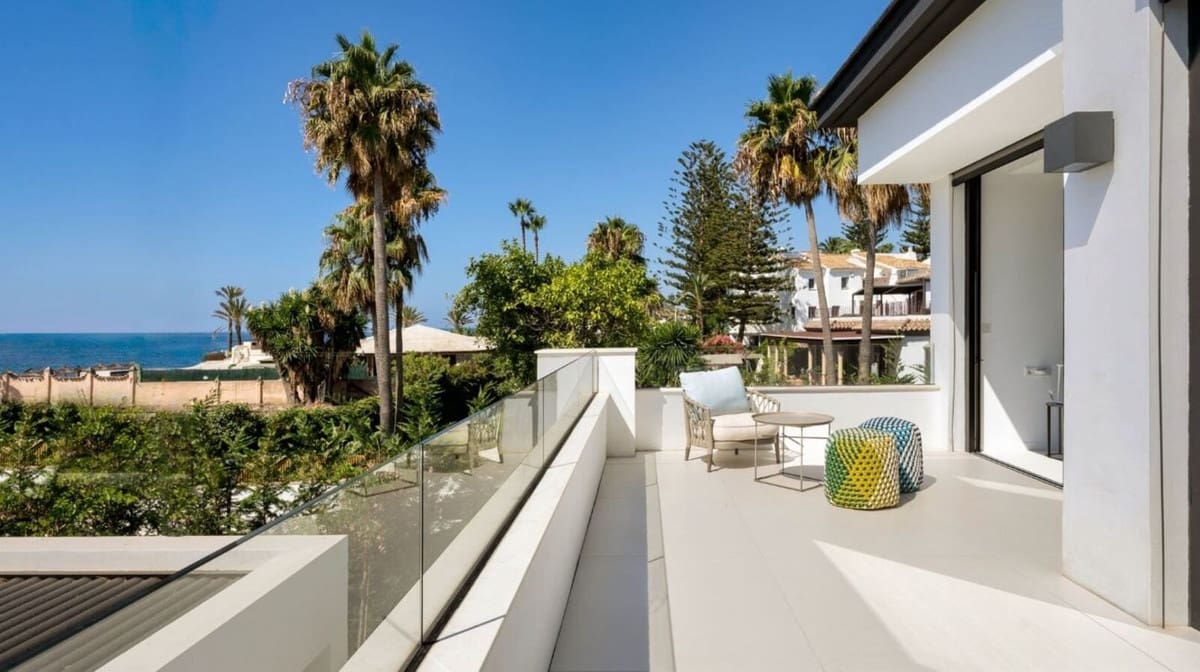 6 bedroom Villa for sale in San Pedro de Alcantara with pool garage - € 4,995,000 (Ref: 7834458)