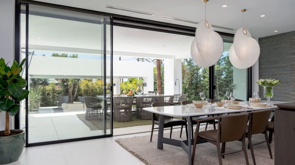 6 bedroom Villa for sale in San Pedro de Alcantara with pool garage - € 4,995,000 (Ref: 7834458)