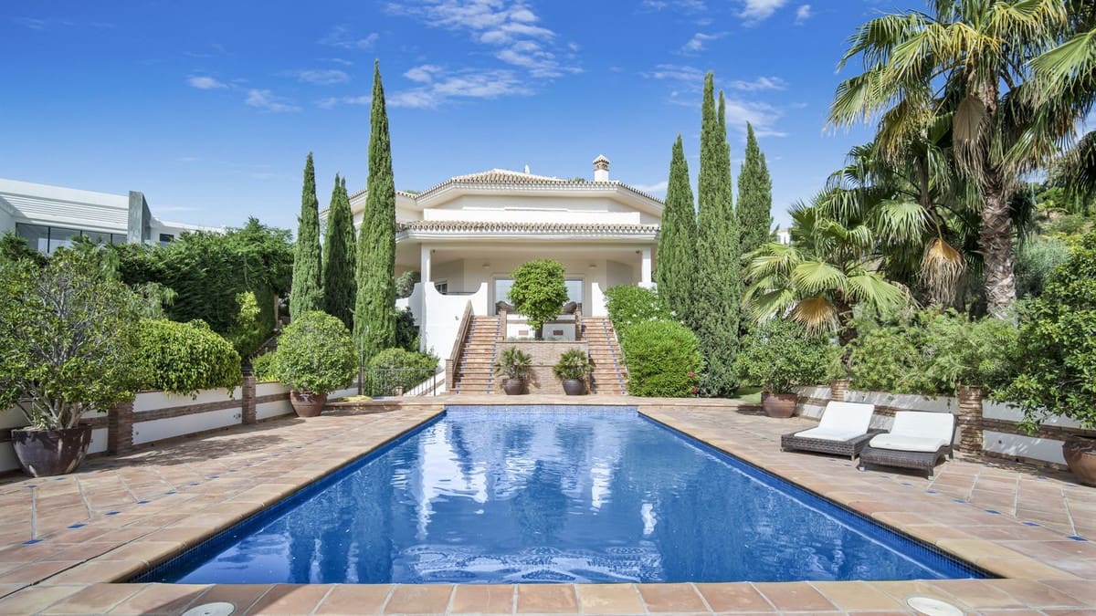 6 bedroom Villa for sale in Benahavis with pool garage - € 3,400,000 (Ref: 7847173)