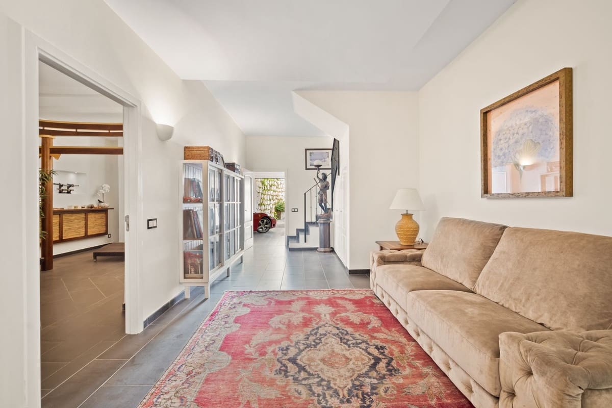 6 bedroom Villa for sale in Benahavis with pool garage - € 3,400,000 (Ref: 7847173)