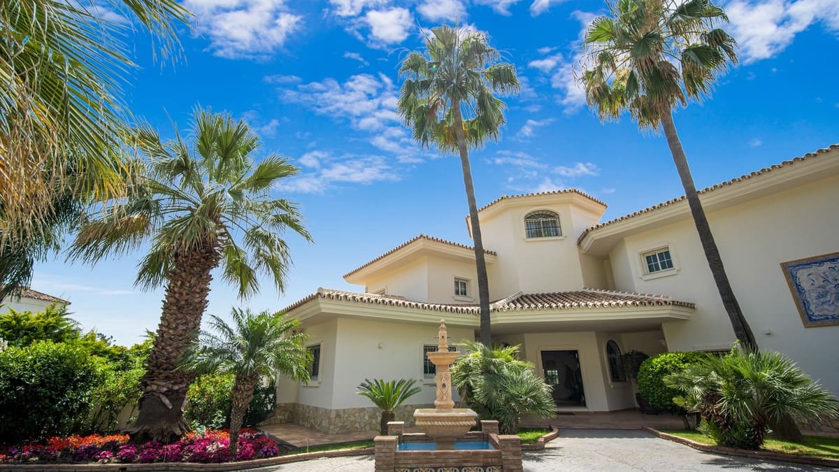 6 bedroom Villa for sale in Benahavis with pool garage - € 3,400,000 (Ref: 7847173)