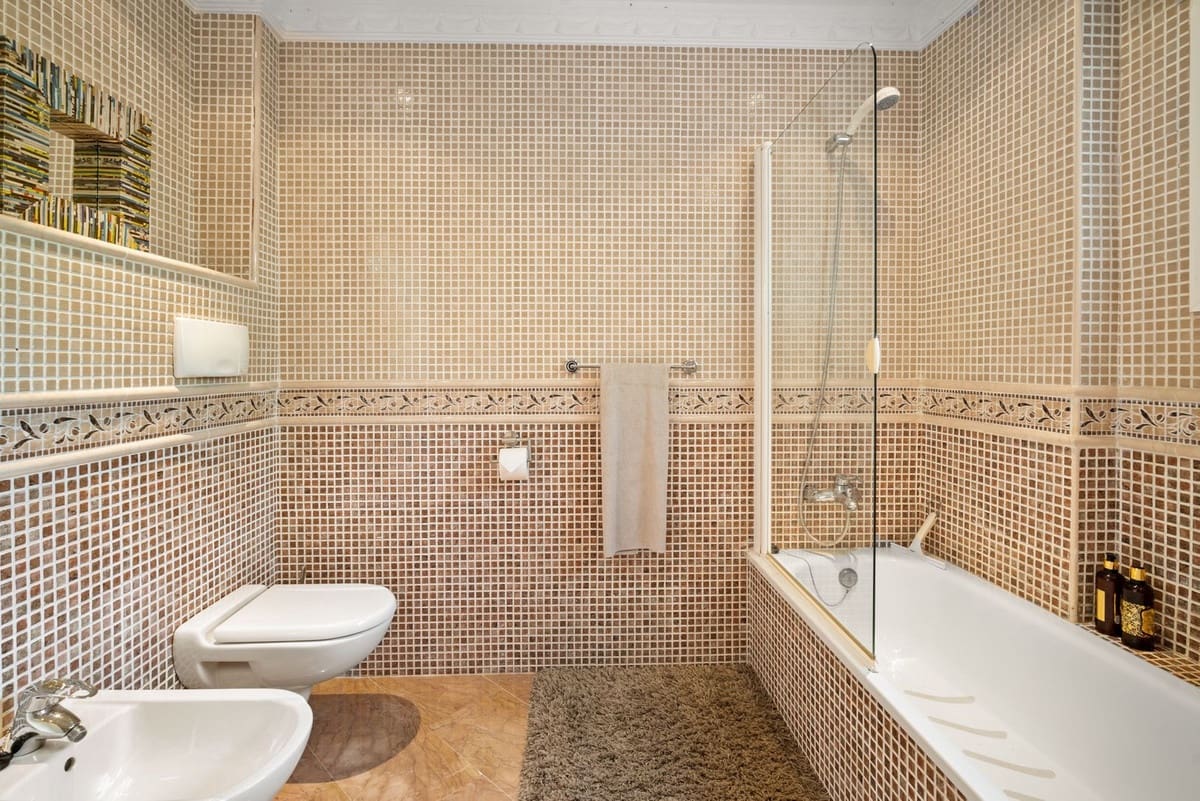 6 bedroom Villa for sale in Benahavis with pool garage - € 3,400,000 (Ref: 7847173)