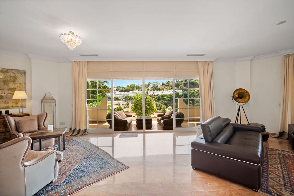 6 bedroom Villa for sale in Benahavis with pool garage - € 3,400,000 (Ref: 7847173)