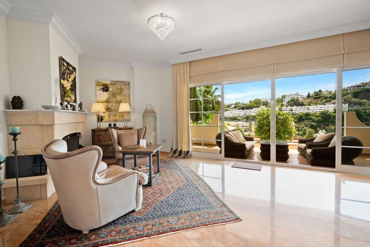 6 bedroom Villa for sale in Benahavis with pool garage - € 3,400,000 (Ref: 7847173)