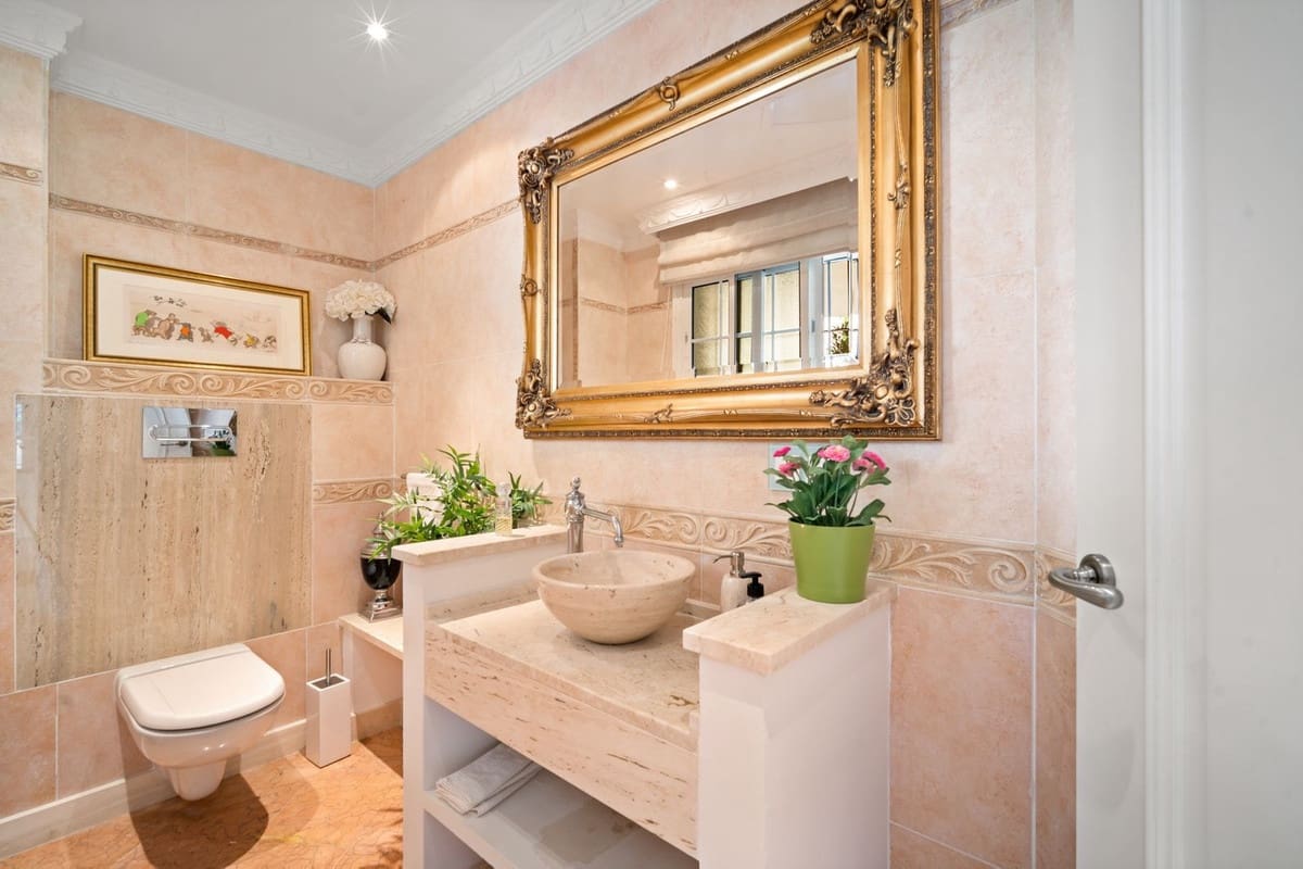 6 bedroom Villa for sale in Benahavis with pool garage - € 3,400,000 (Ref: 7847173)
