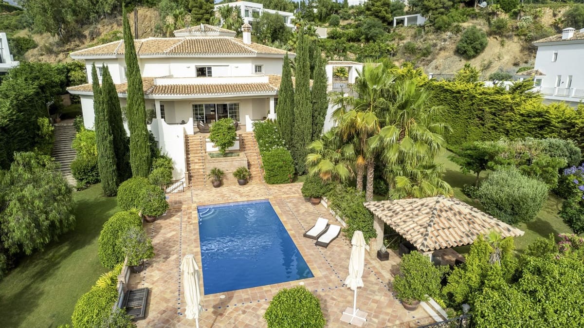 6 bedroom Villa for sale in Benahavis with pool garage - € 3,400,000 (Ref: 7847173)