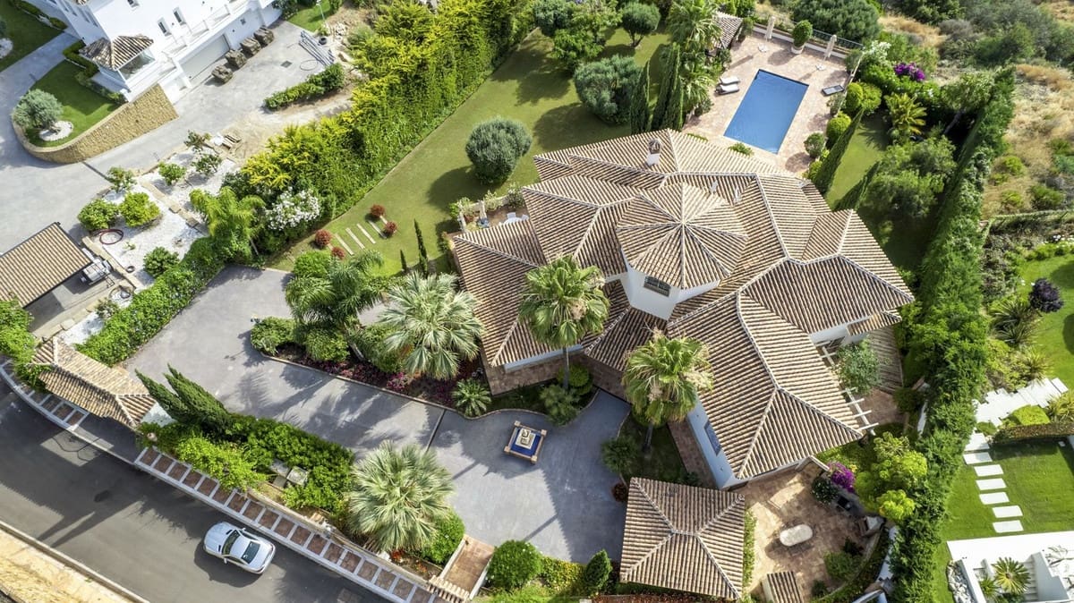 6 bedroom Villa for sale in Benahavis with pool garage - € 3,400,000 (Ref: 7847173)