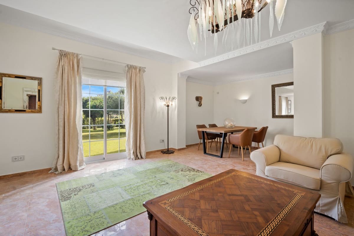 6 bedroom Villa for sale in Benahavis with pool garage - € 3,400,000 (Ref: 7847173)