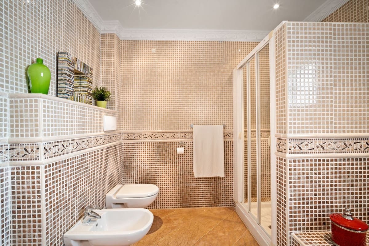 6 bedroom Villa for sale in Benahavis with pool garage - € 3,400,000 (Ref: 7847173)