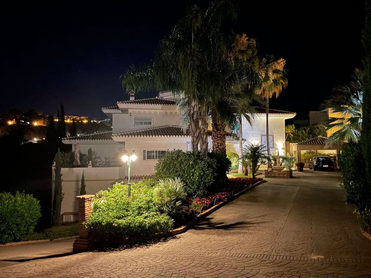 6 bedroom Villa for sale in Benahavis with pool garage - € 3,400,000 (Ref: 7847173)