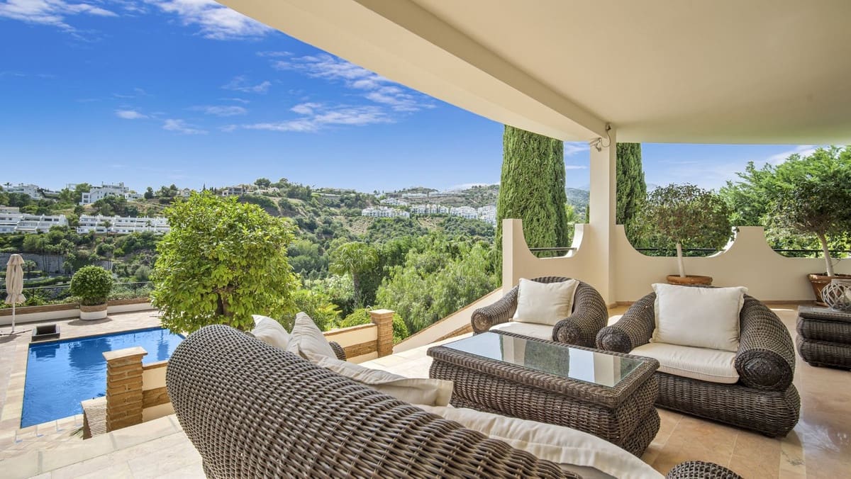 6 bedroom Villa for sale in Benahavis with pool garage - € 3,400,000 (Ref: 7847173)